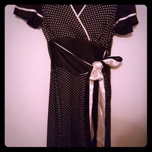 BCBGMaxazria 100% silk dress EUC